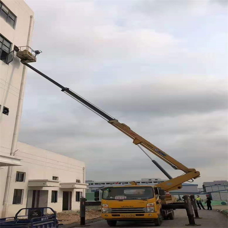 竹山哪里有小型吊车出租的